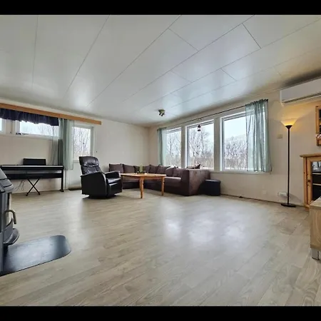 Stort Hus Til Utleie Banjakas