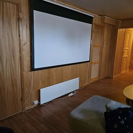 Stort Hus Til Utleie Banjakas